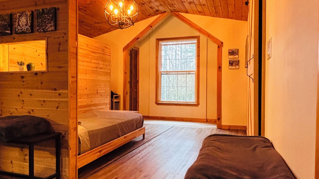 Photo of Bedroom in Hendersonville