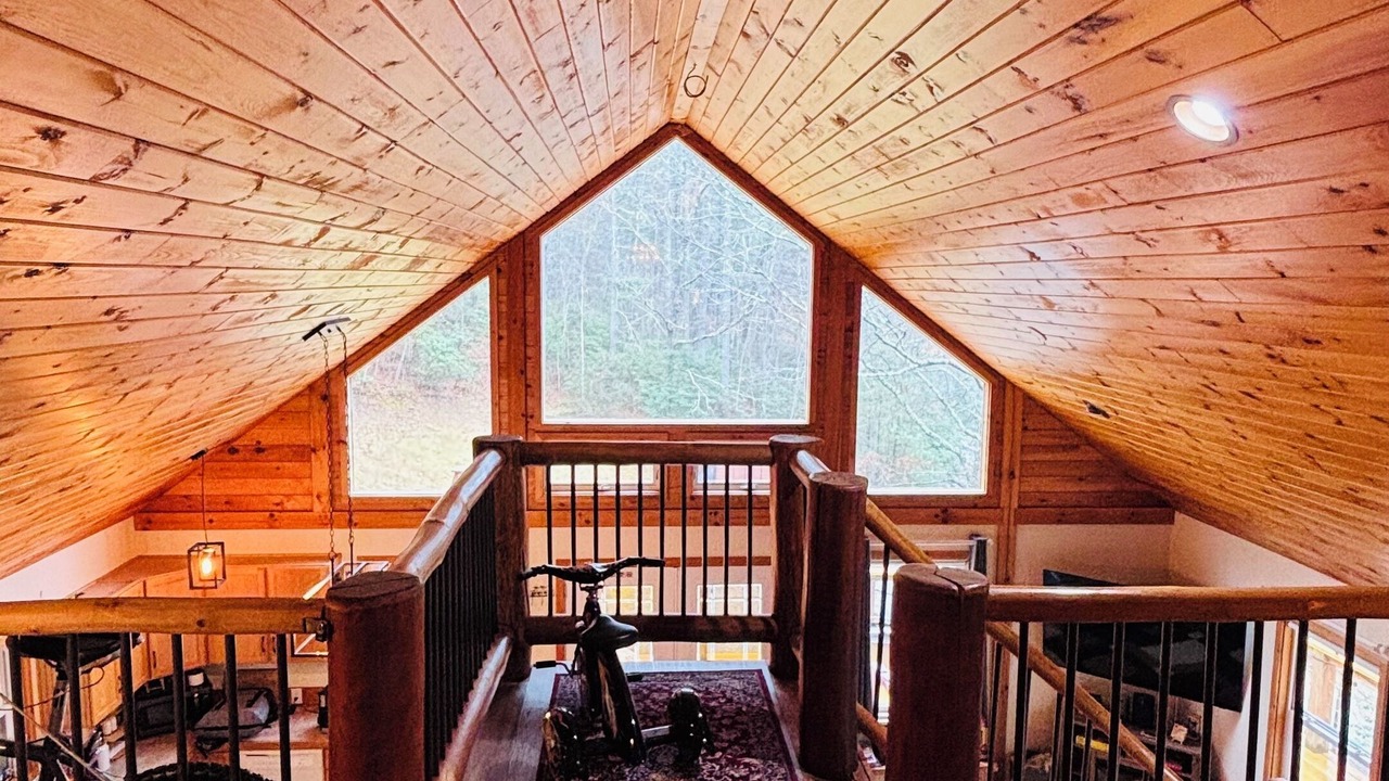 Photo of Bedroom in Hendersonville