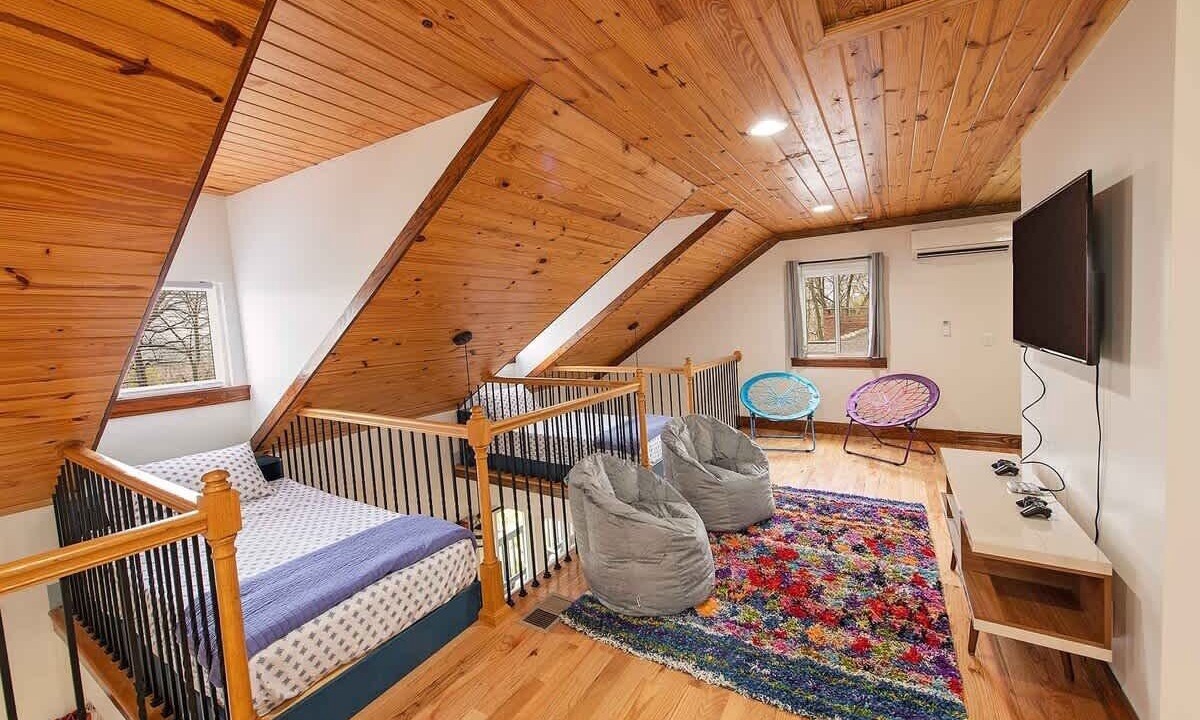 Photo of Bedroom in Lookout Valley Neighborhood Association