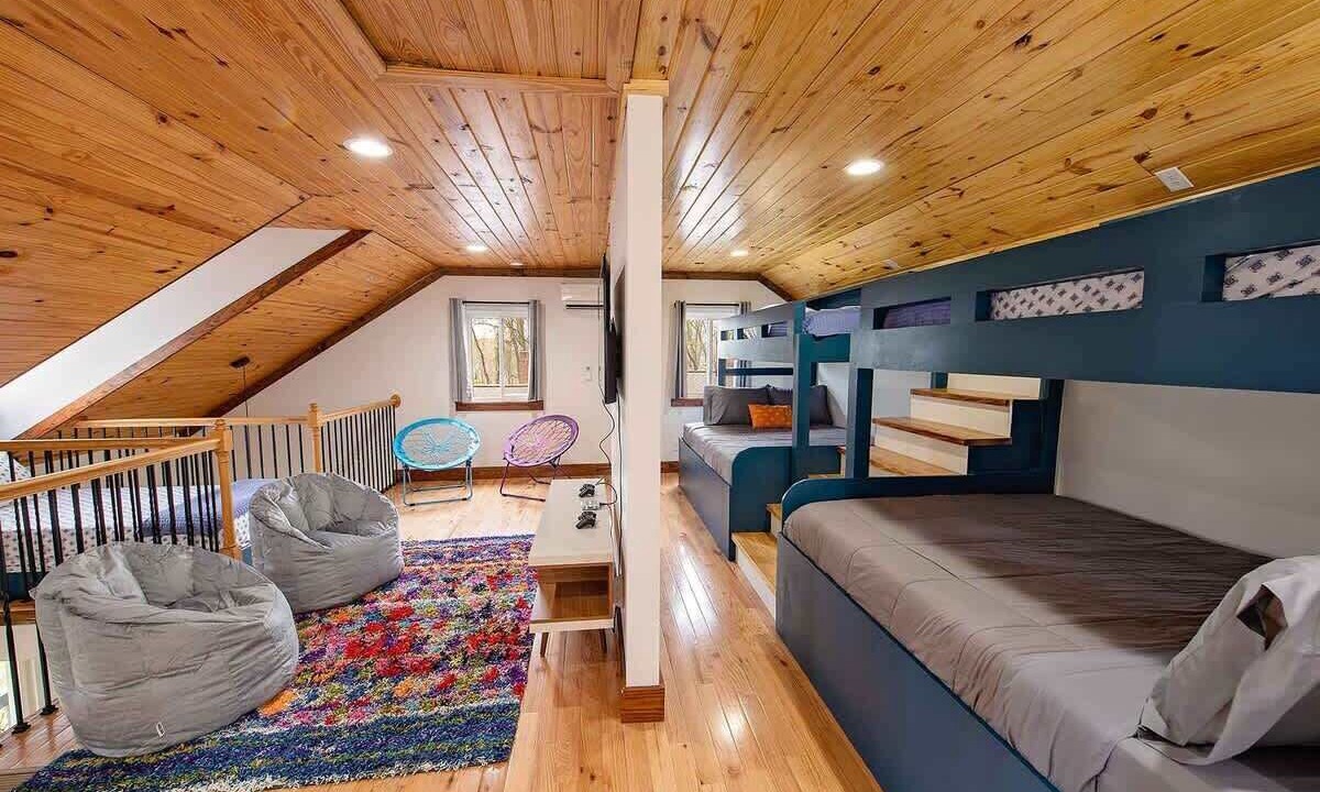 Photo of Bedroom in Lookout Valley Neighborhood Association