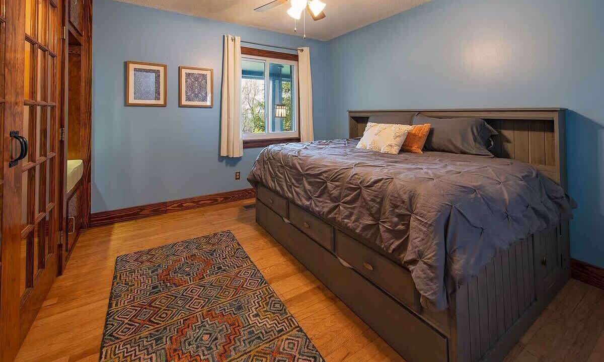 Photo of Bedroom in Lookout Valley Neighborhood Association