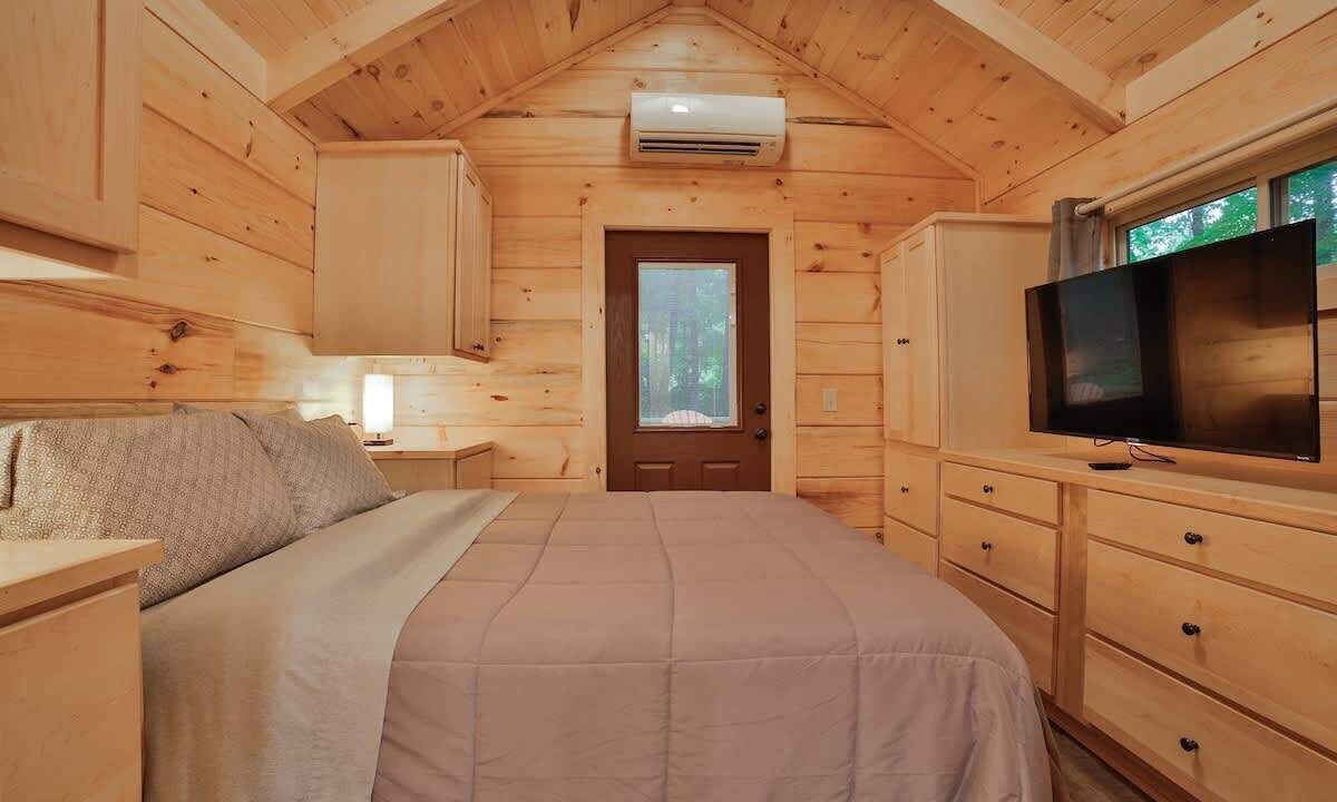 Photo of Bedroom in Lookout Valley Neighborhood Association