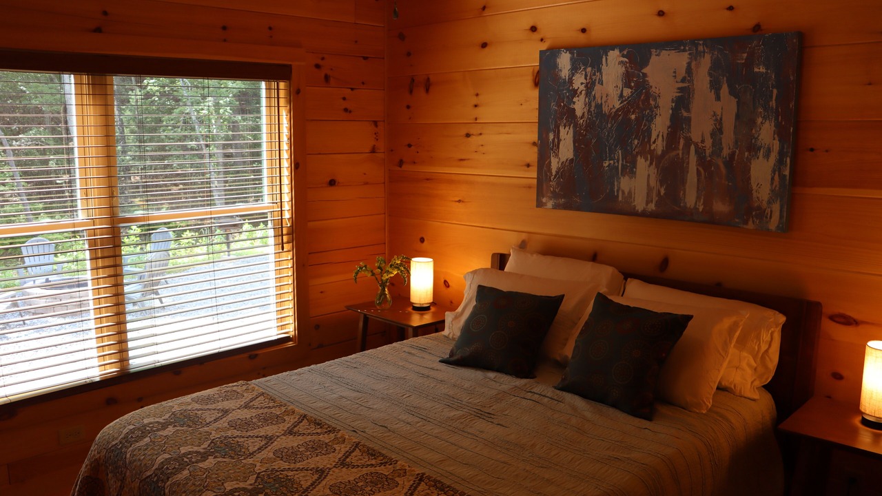 Photo of Bedroom in Hendersonville