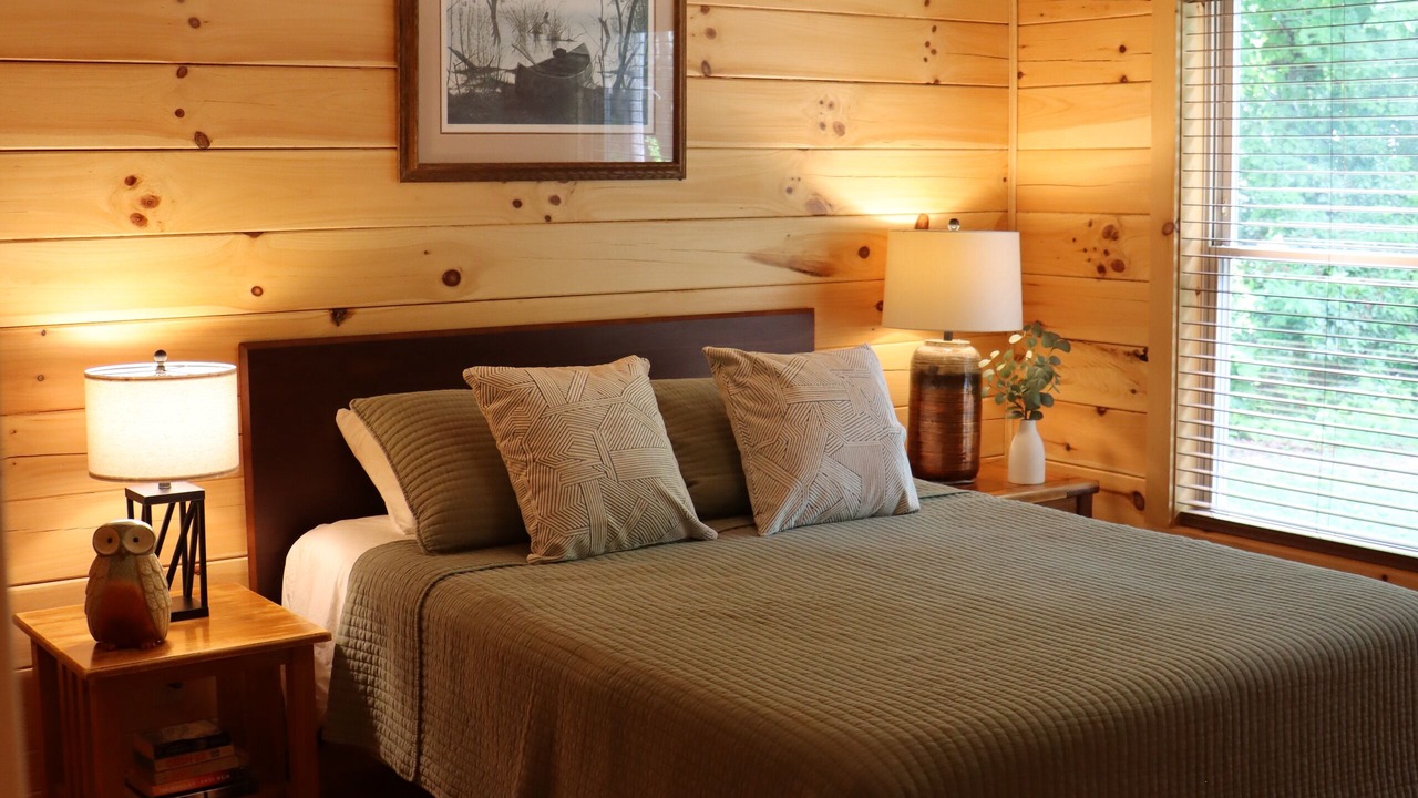 Photo of Bedroom in Hendersonville