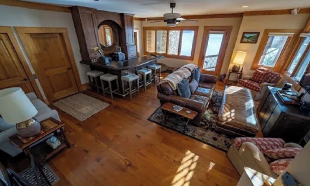 Photo of Livingroom in Robbinsville