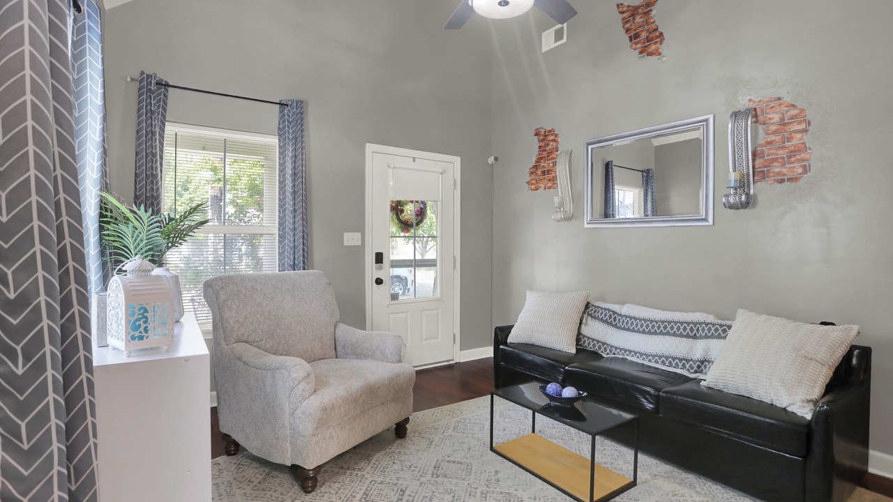 Photo of Livingroom in Uptown