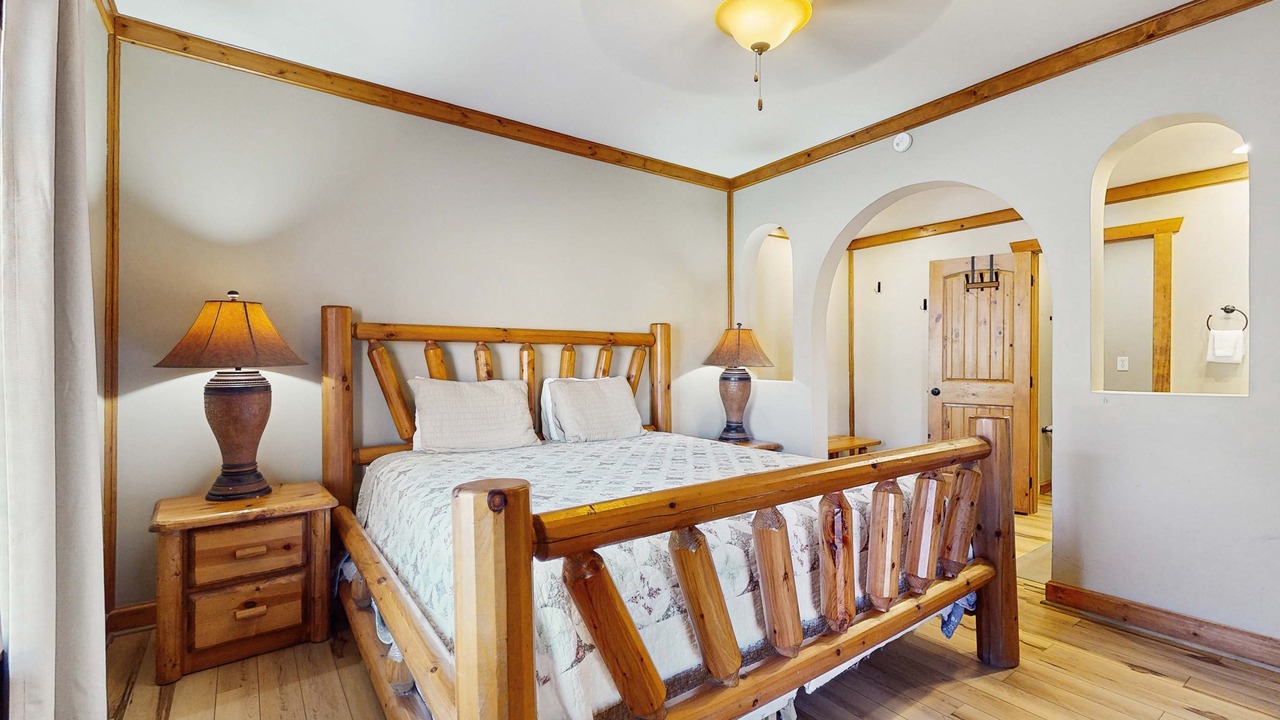 Photo of Bedroom in White Oak Lodge
