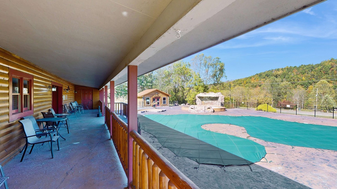 Photo of Patio Balcony in White Oak Lodge