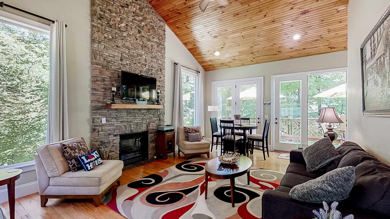Photo of Livingroom in Sharps Chapel