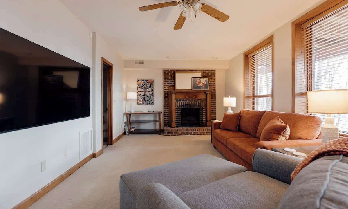 Photo of Livingroom in Johnson City