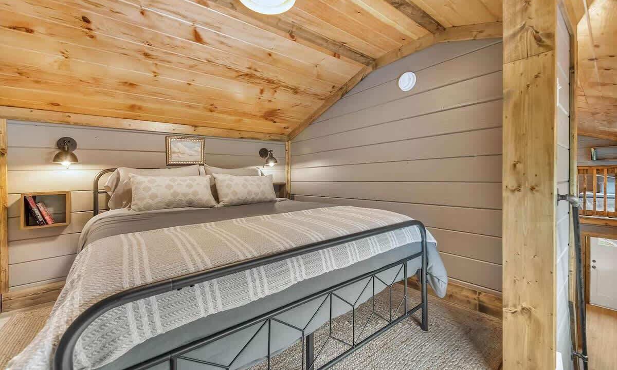 Photo of Bedroom in Lookout Valley Neighborhood Association