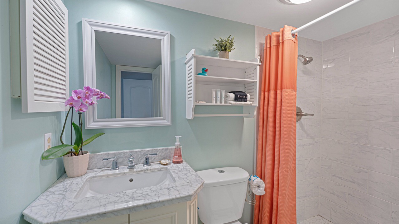 Photo of Bathroom in Night Heron