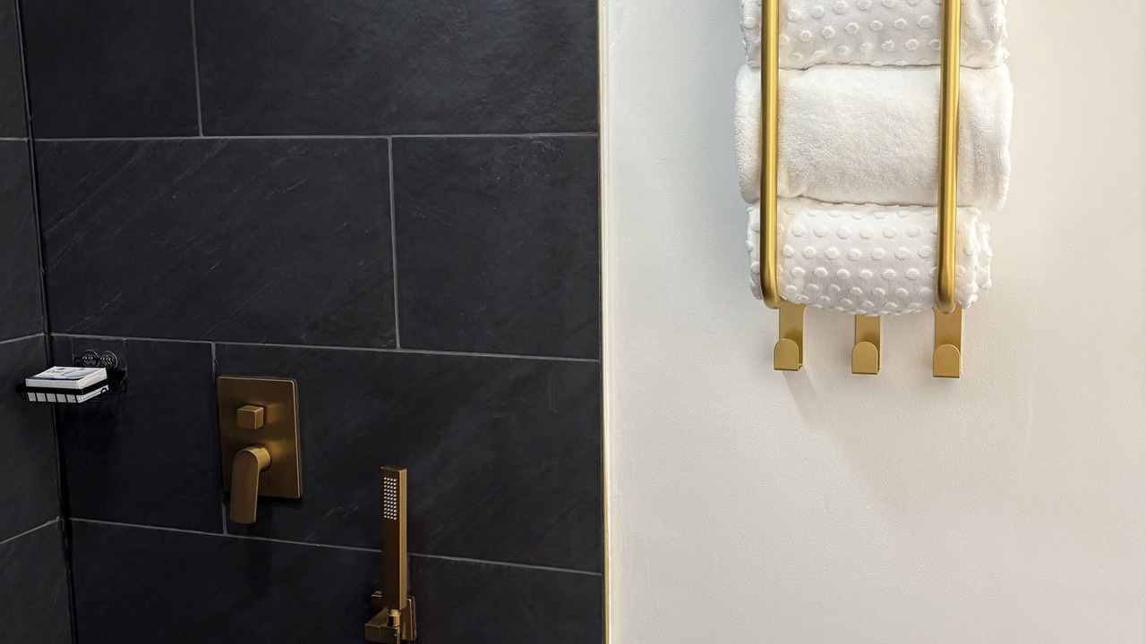 Photo of Bathroom in Crisp