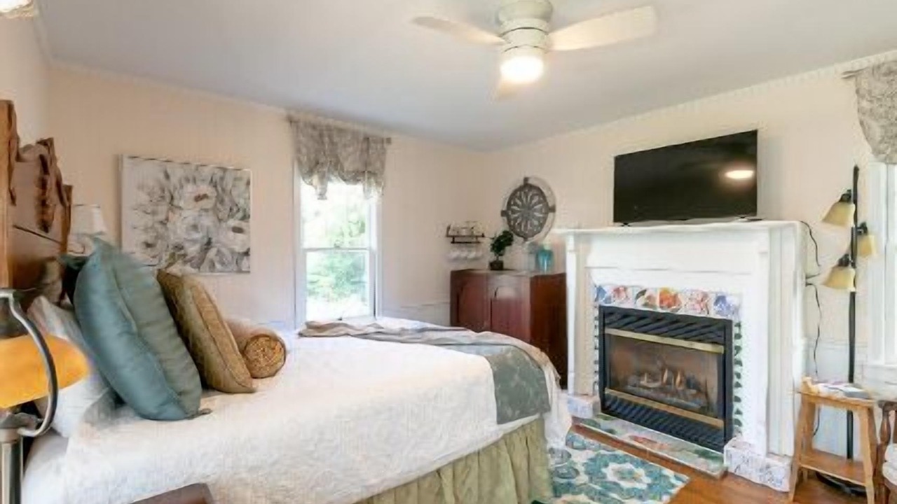 Photo of Livingroom in Weaverville