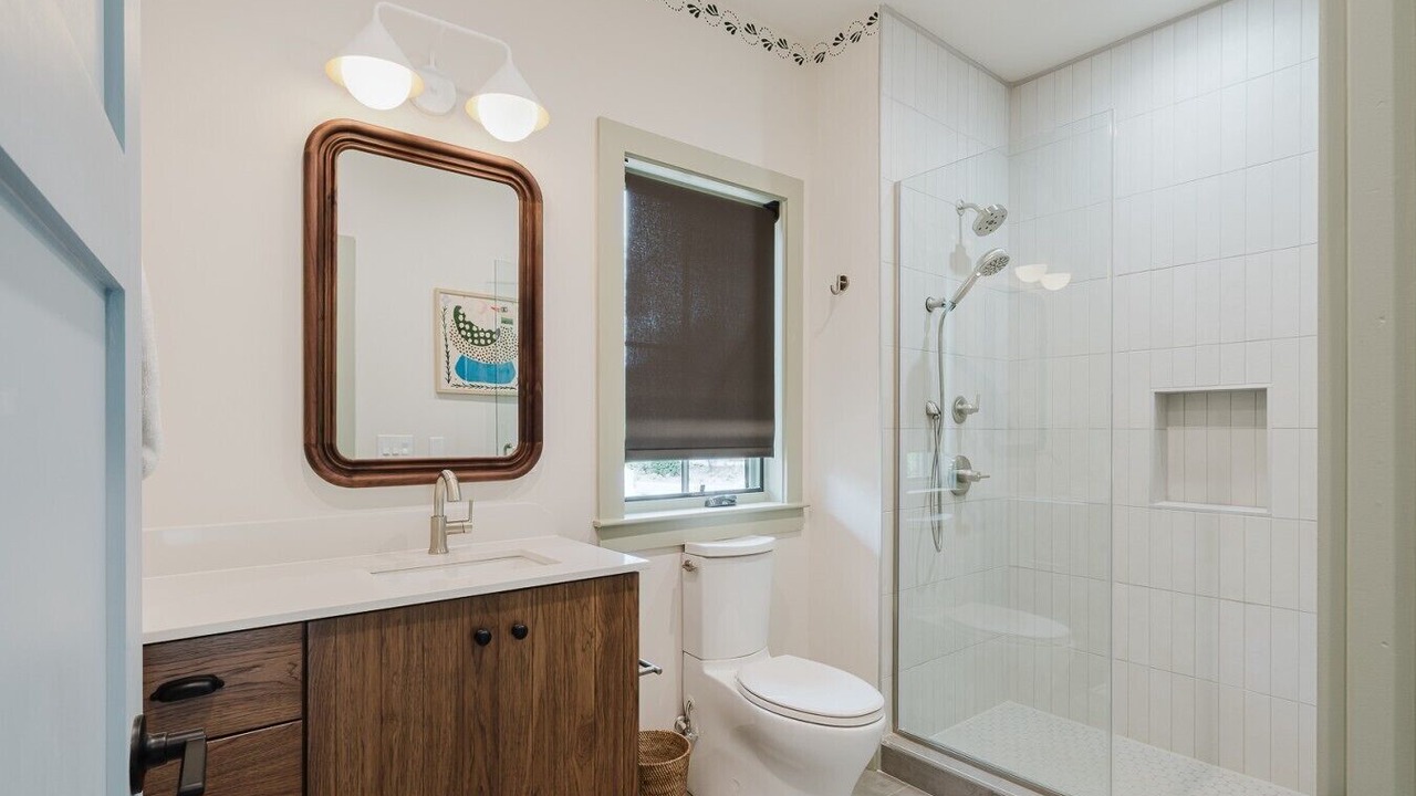 Photo of Bathroom in Old Fort