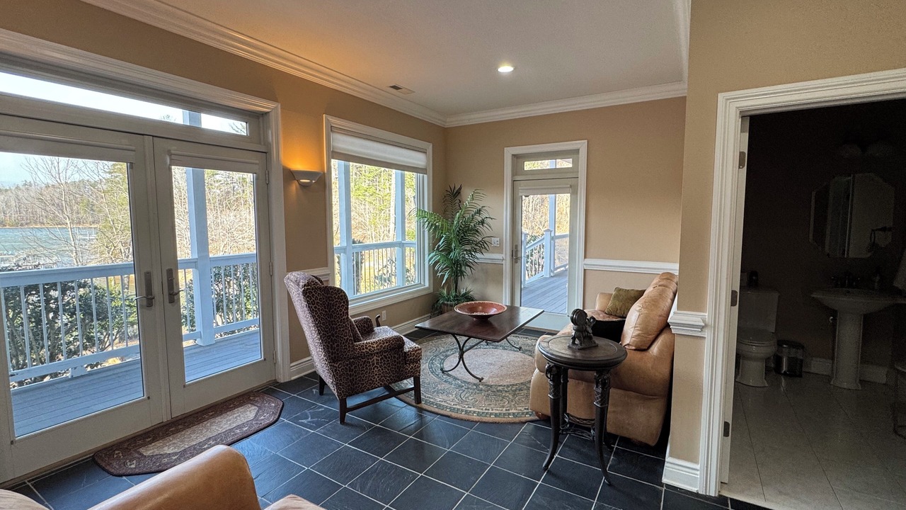 Photo of Livingroom in Forest Lake Heights