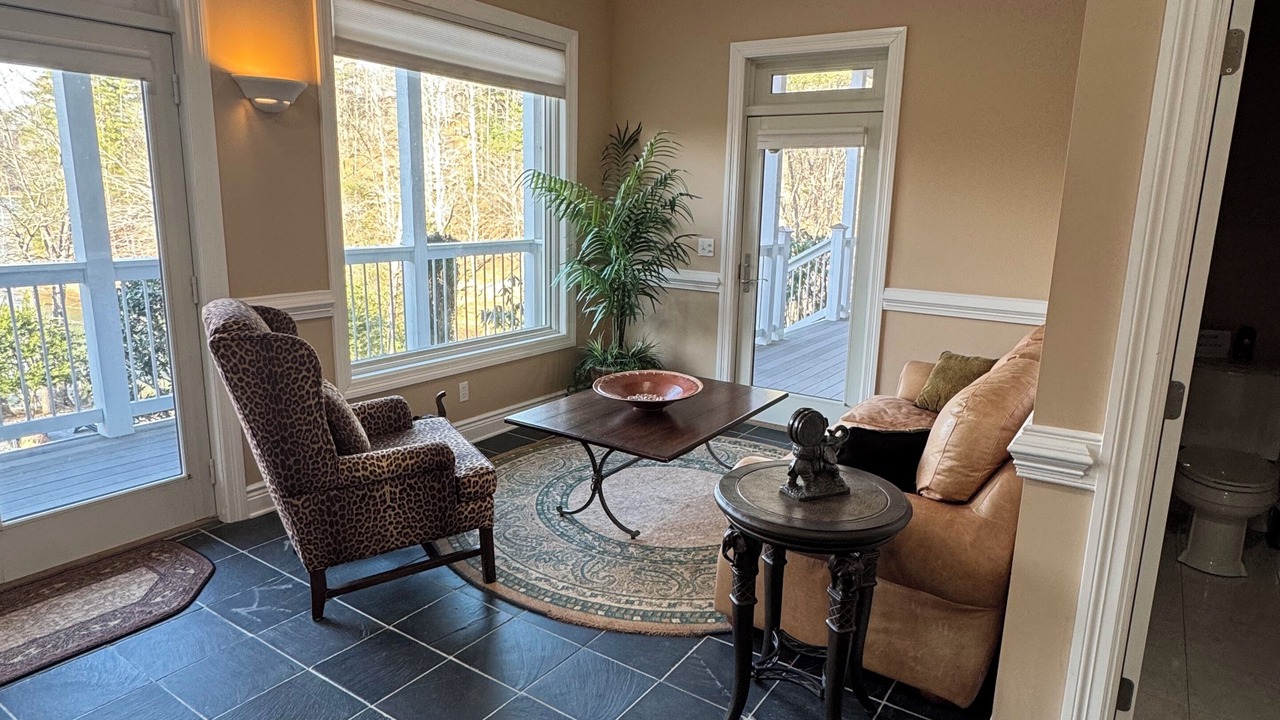 Photo of Livingroom in Forest Lake Heights
