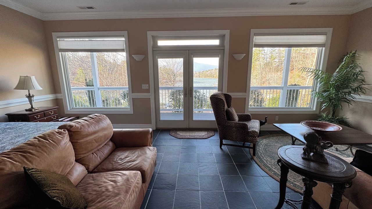 Photo of Livingroom in Forest Lake Heights