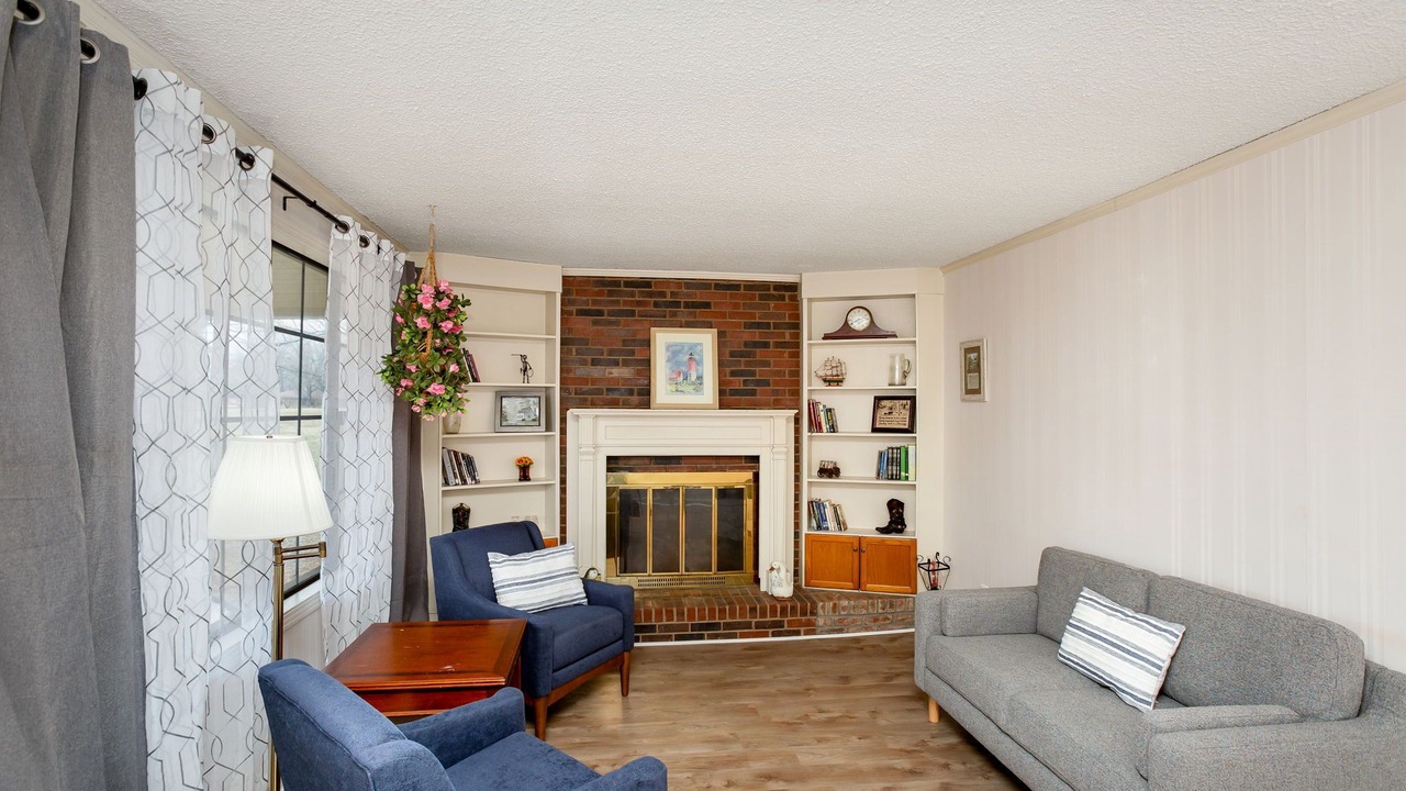 Photo of Livingroom in Castalian Springs