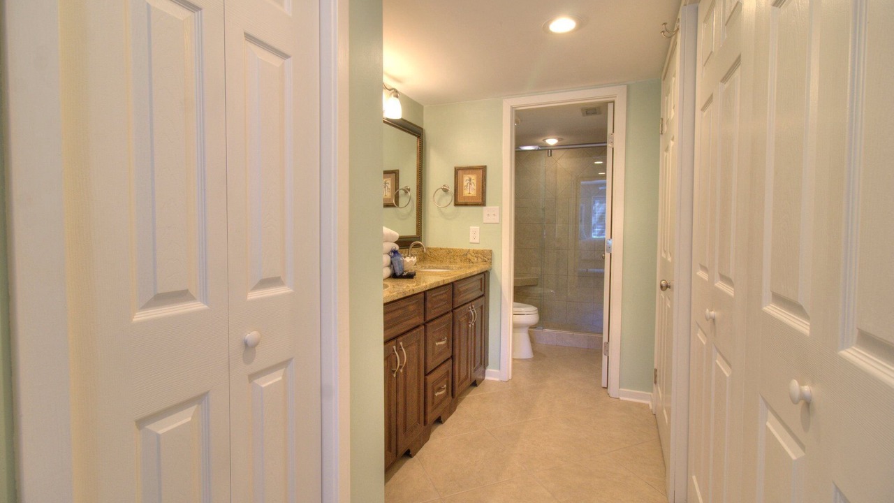 Photo of Bathroom in Arcadian Shores
