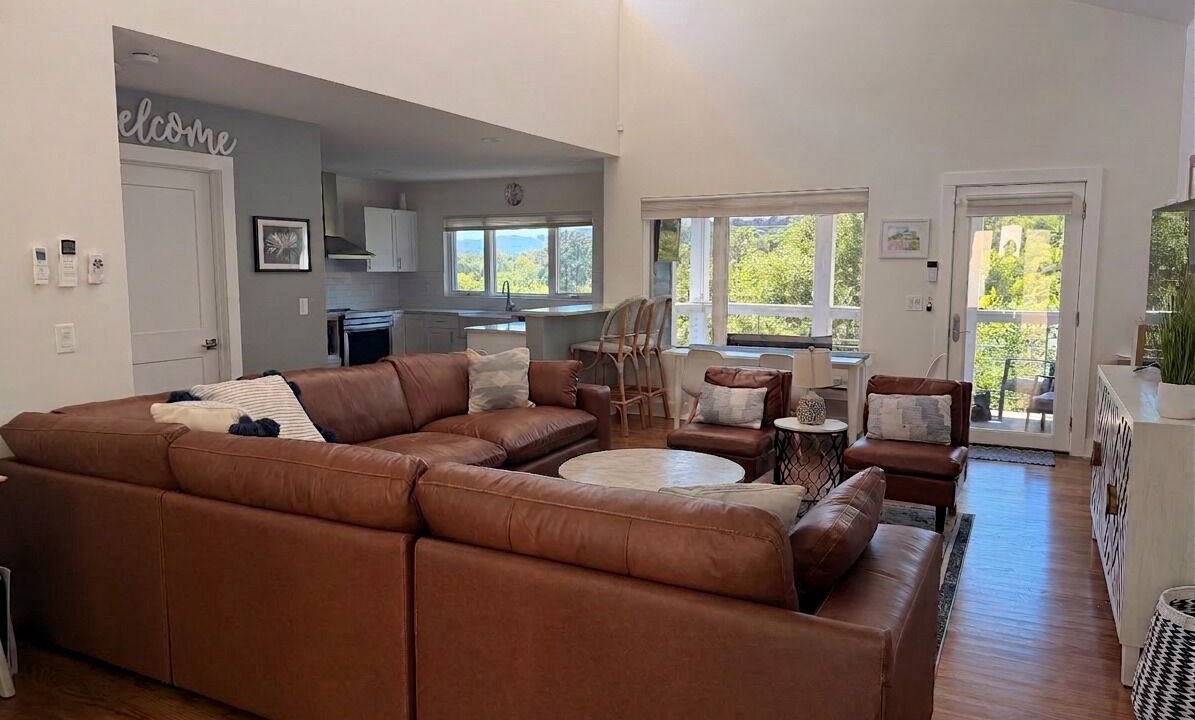 Photo of Livingroom in Northside