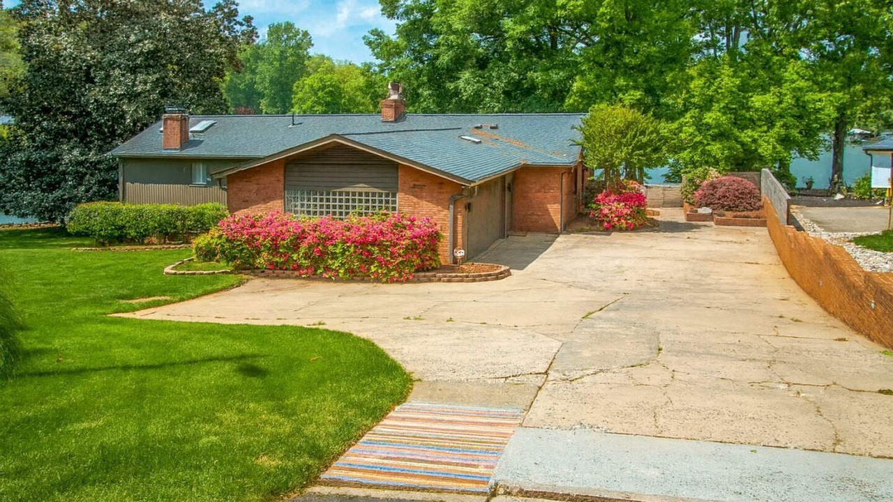Photo of Outdoor in Dixie - Berryhill
