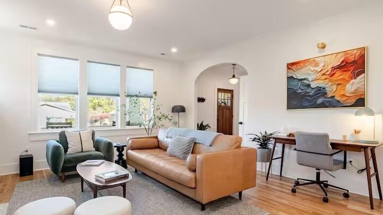 Photo of Livingroom in Knoxville