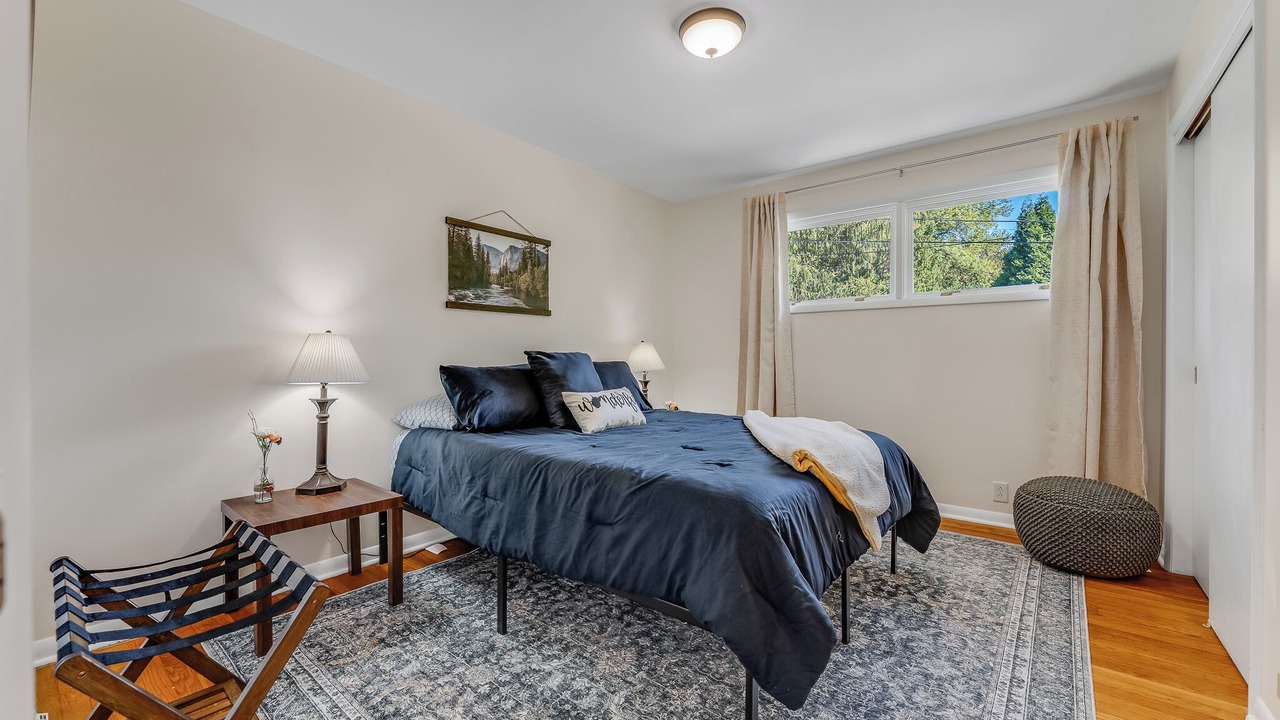 Photo of Bedroom in Star City