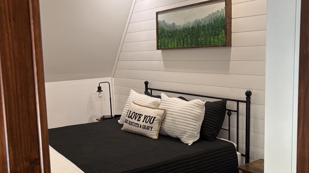 Photo of Bedroom in Beeson