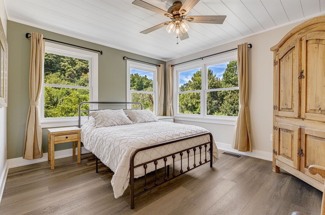 Photo of Bedroom in Candler