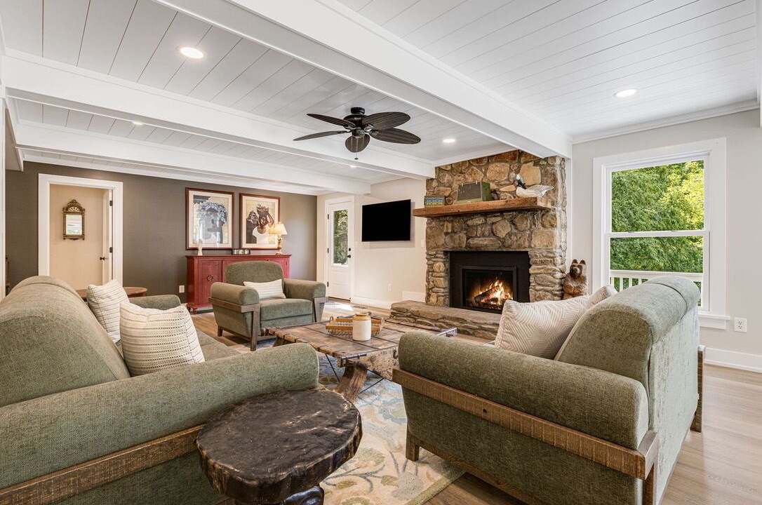 Photo of Livingroom in Candler
