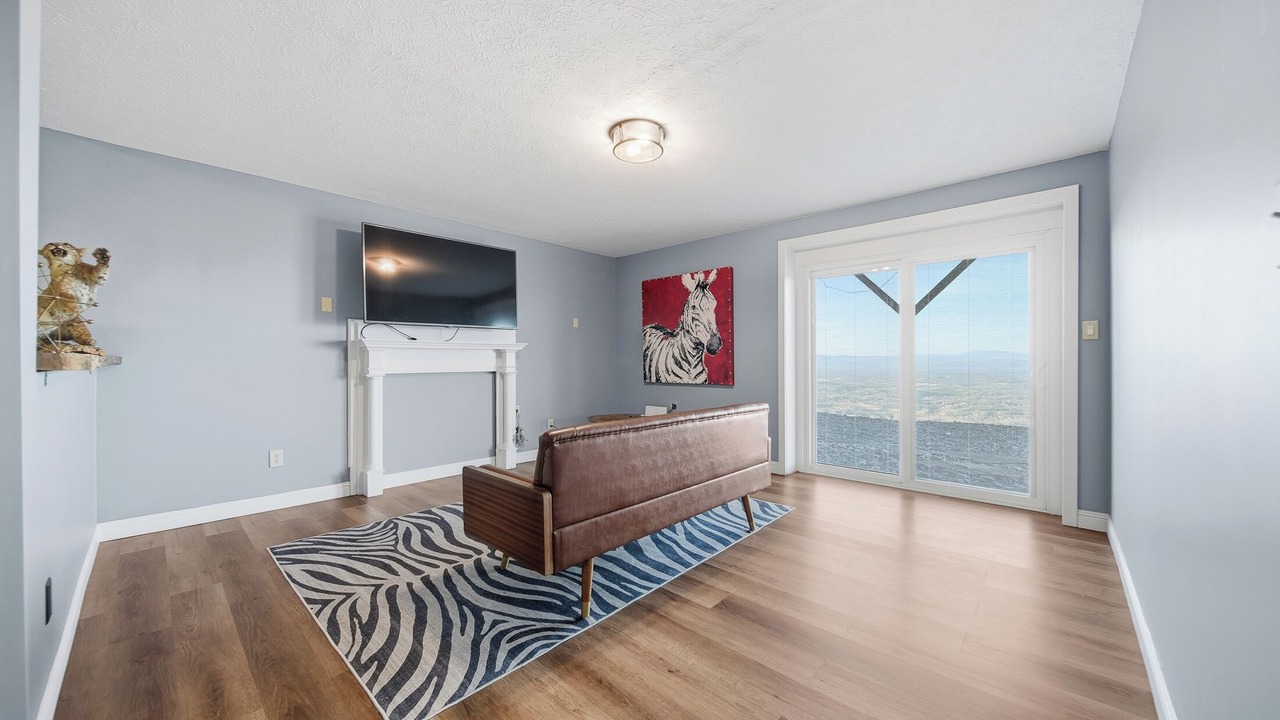 Photo of Livingroom in Morganton