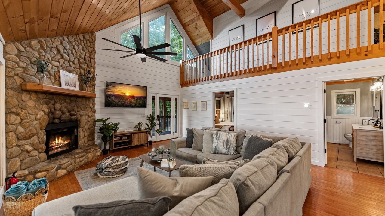 Photo of Livingroom in Morganton