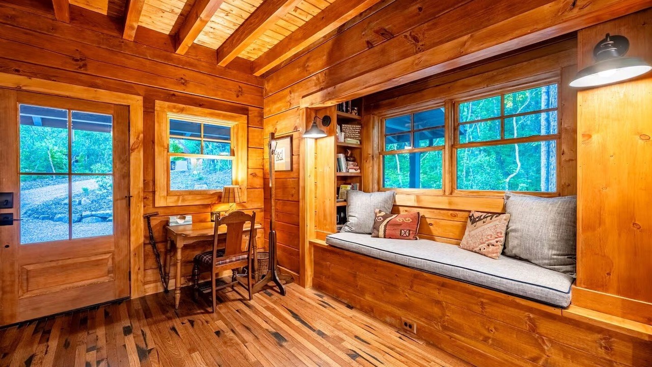 Photo of Livingroom in Sapphire