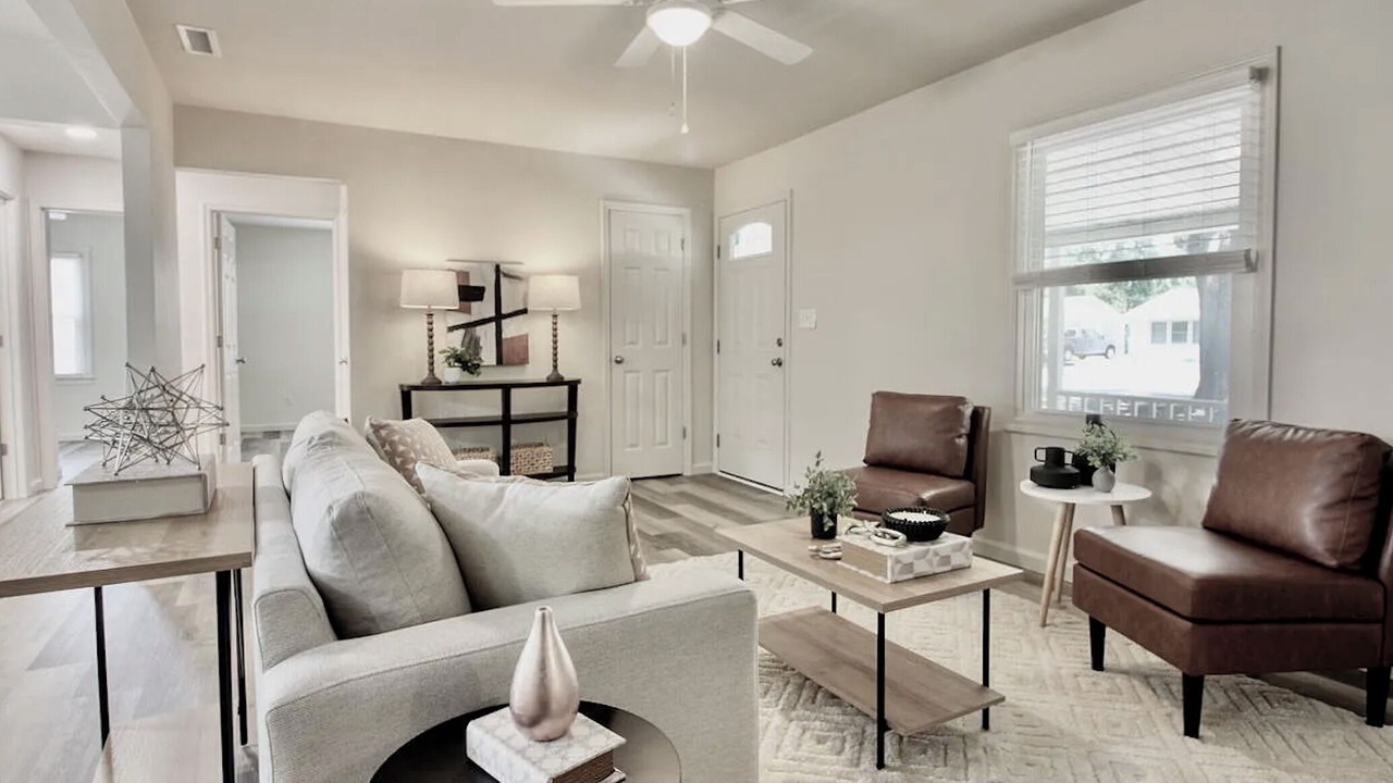 Photo of Livingroom in Hanahan