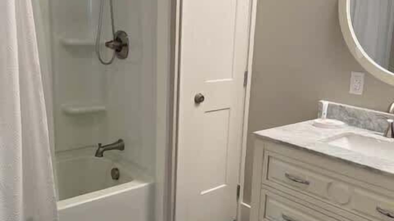 Photo of Bathroom in Mistletoe