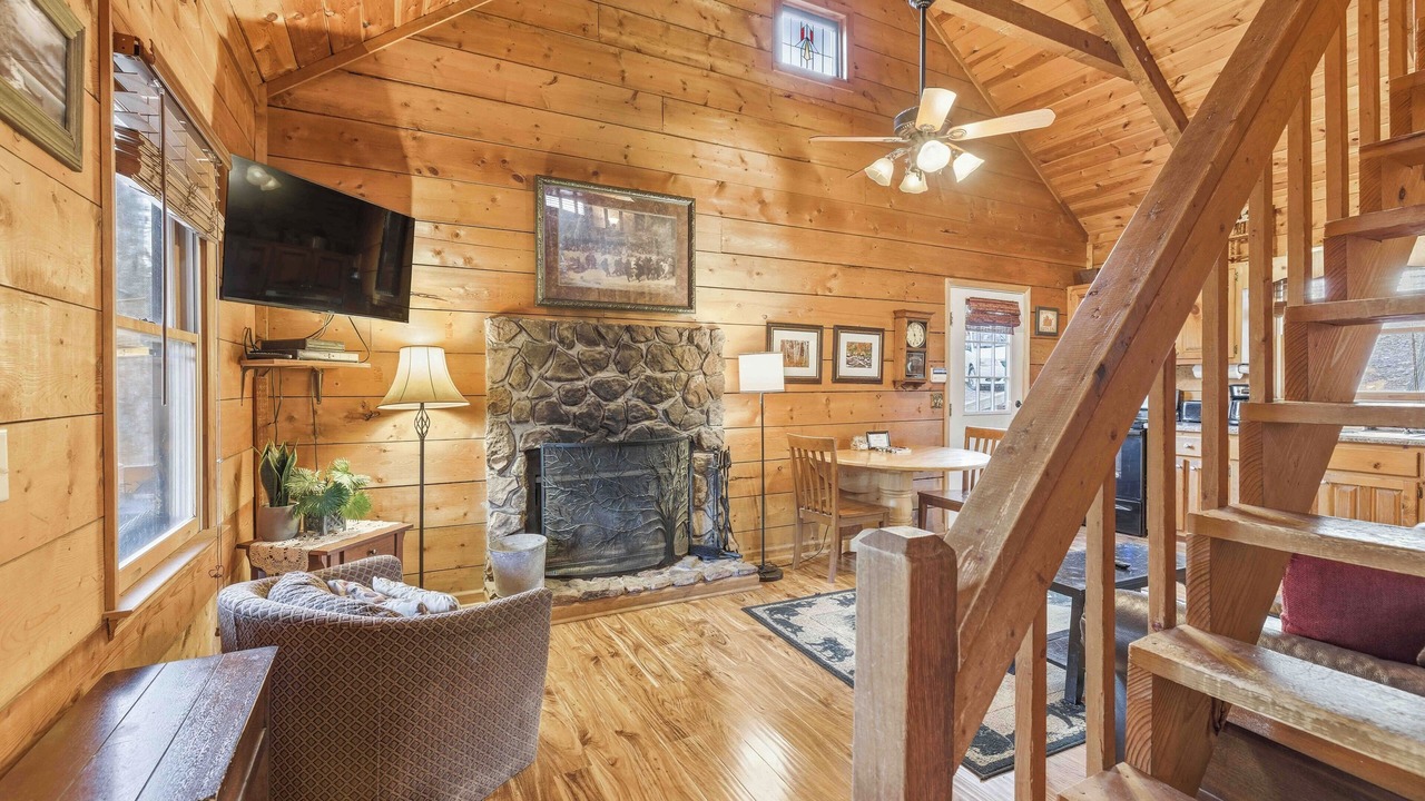 Photo of Livingroom in Clarkesville