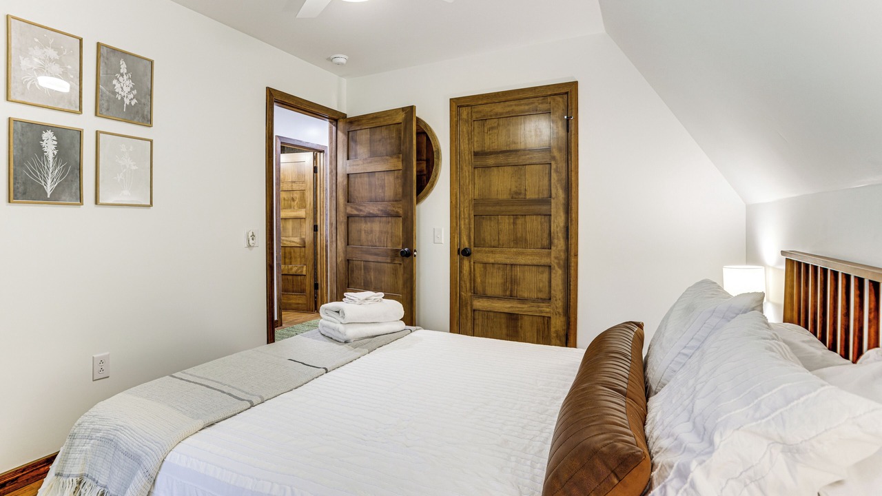 Photo of Bedroom in Alpine Lake