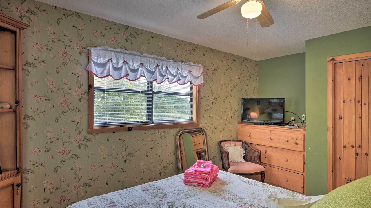 Photo of Bedroom in Hiawassee