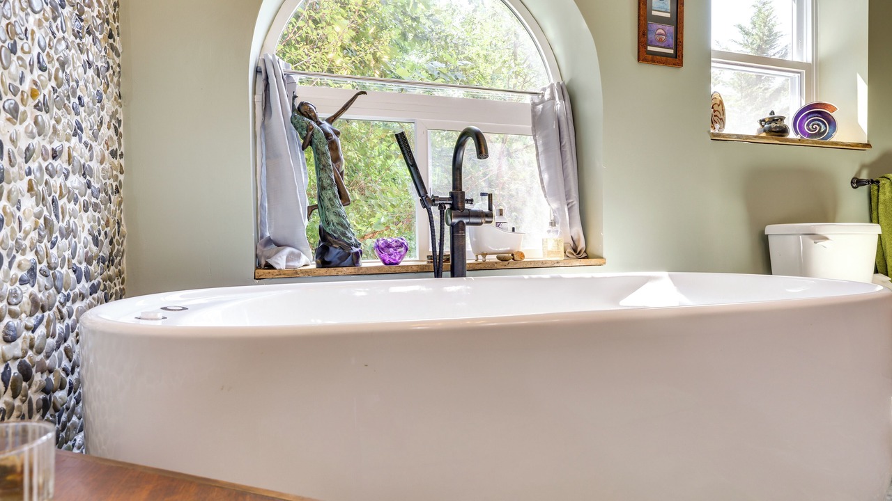 Photo of Bathroom in Hiawassee
