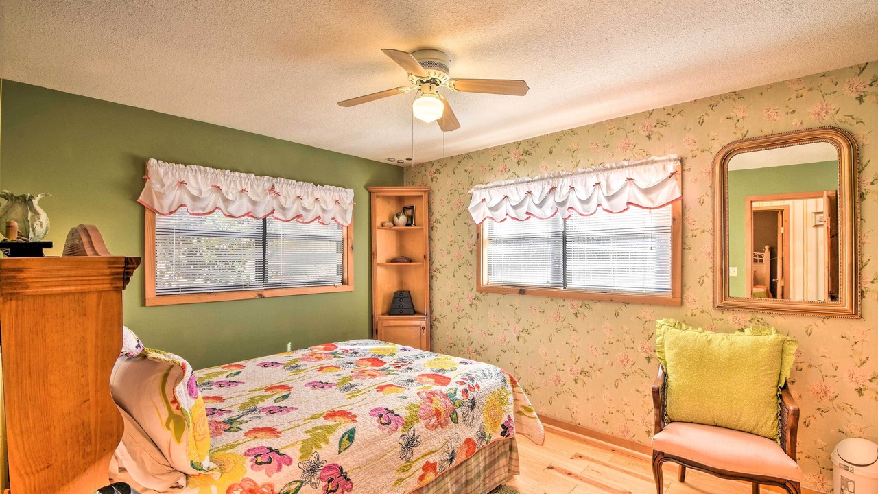 Photo of Bedroom in Hiawassee