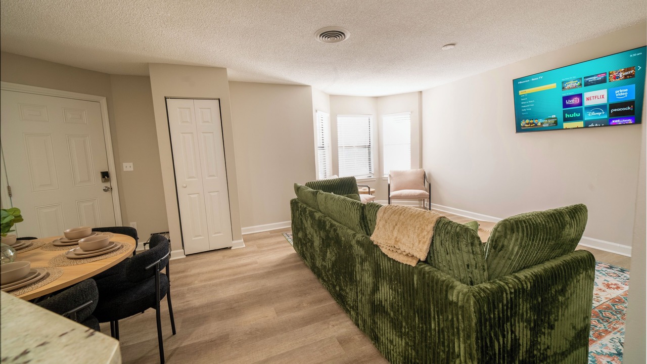 Photo of Livingroom in Charlotte Center City
