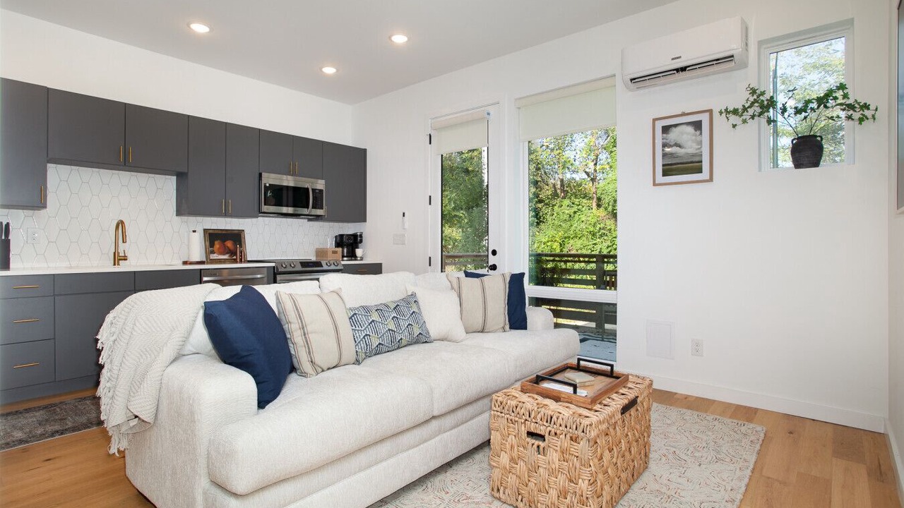 Photo of Livingroom in Knoxville