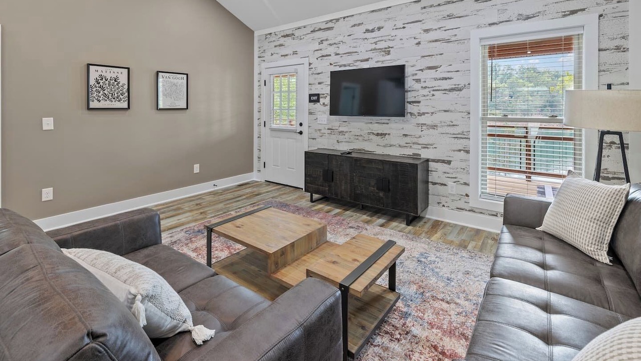 Photo of Livingroom in Six Mile