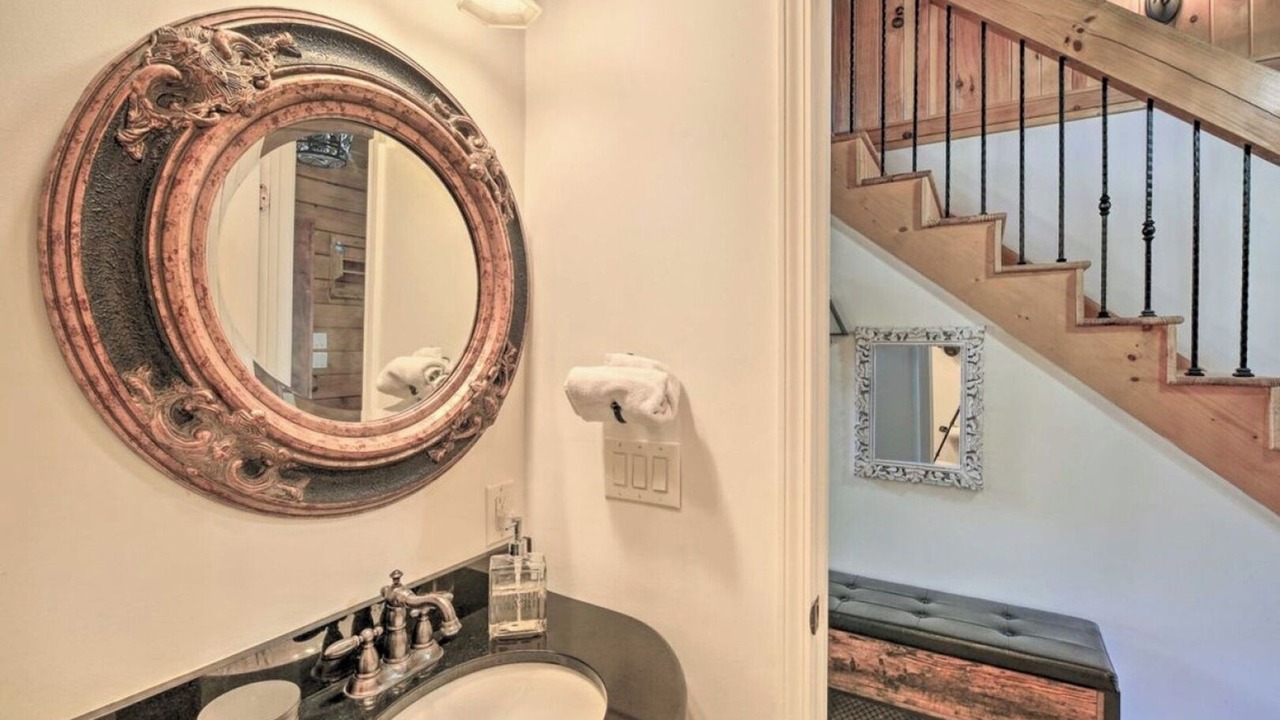 Photo of Bathroom in Mouth of Wilson