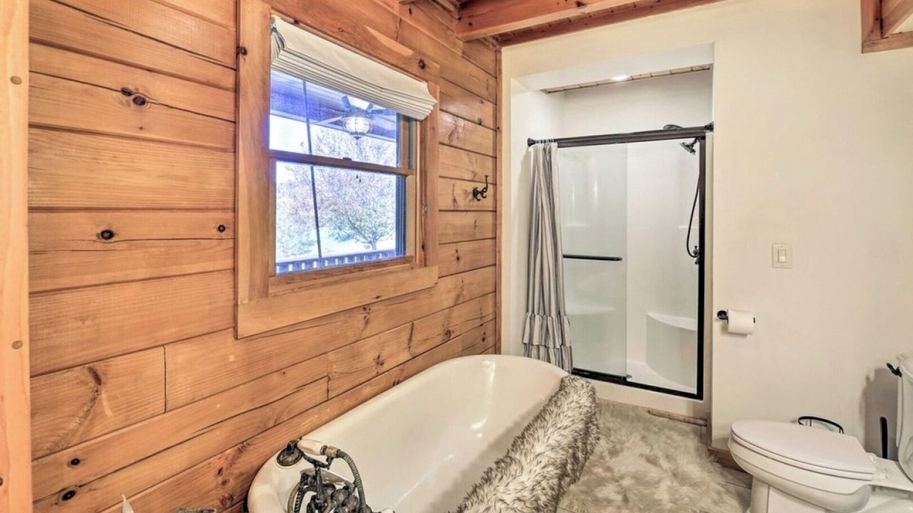 Photo of Bathroom in Mouth of Wilson