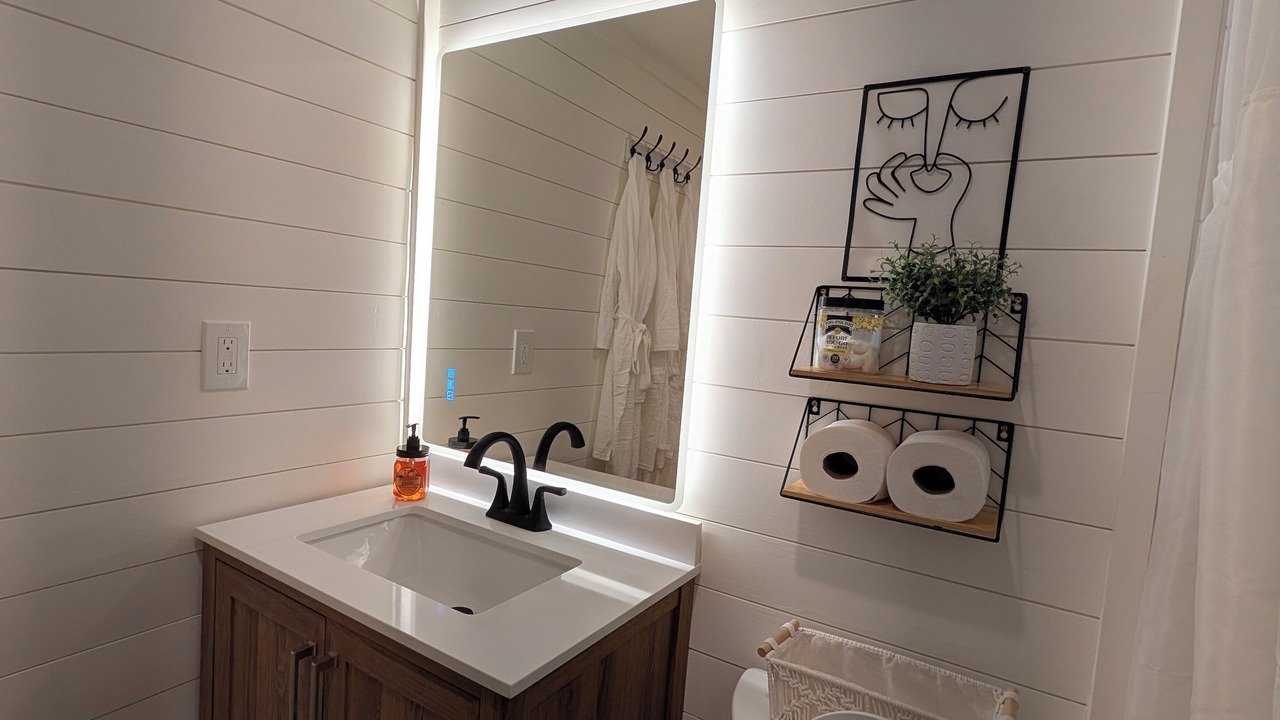 Photo of Bathroom in Kodak