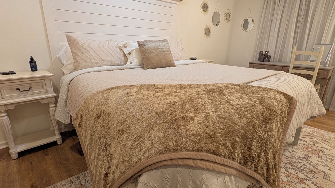 Photo of Bedroom in Kodak