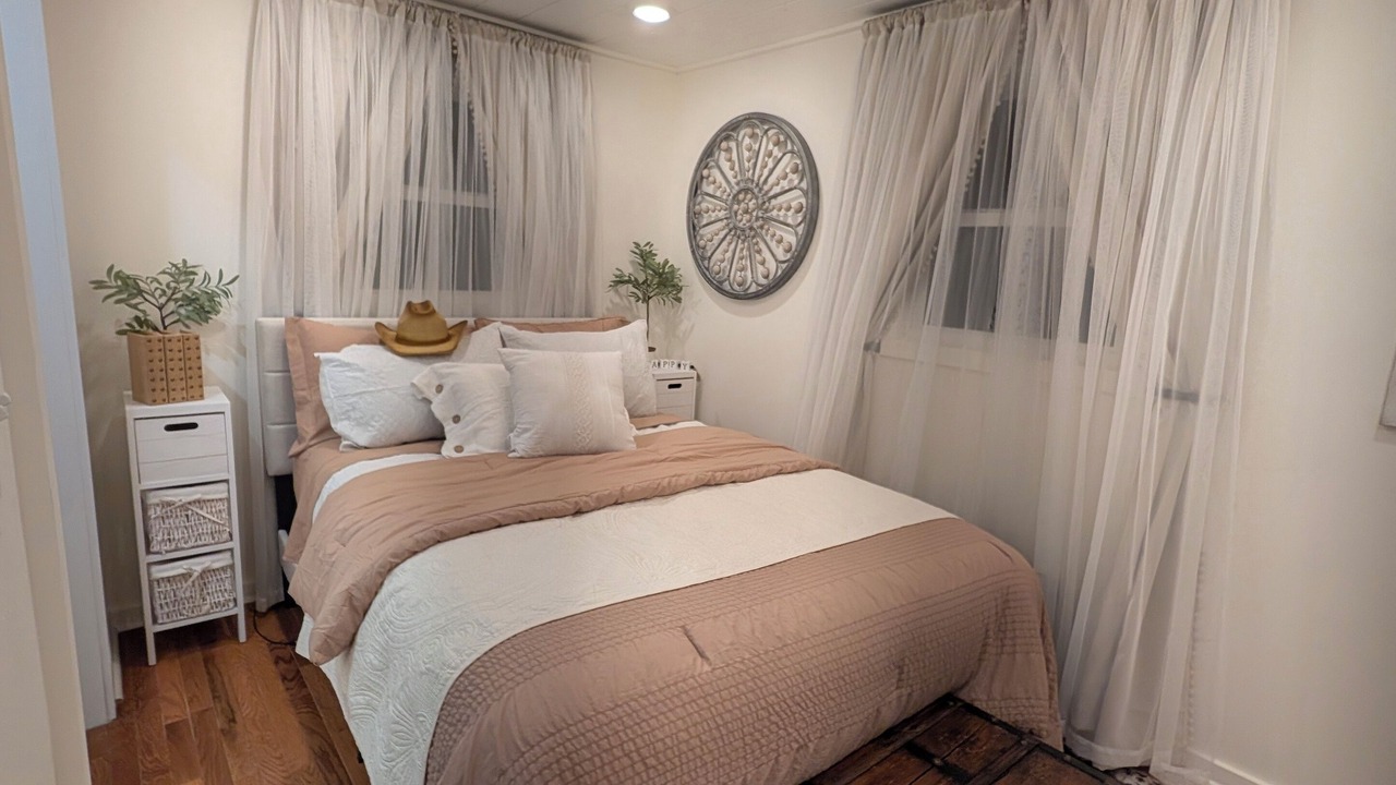 Photo of Bedroom in Kodak
