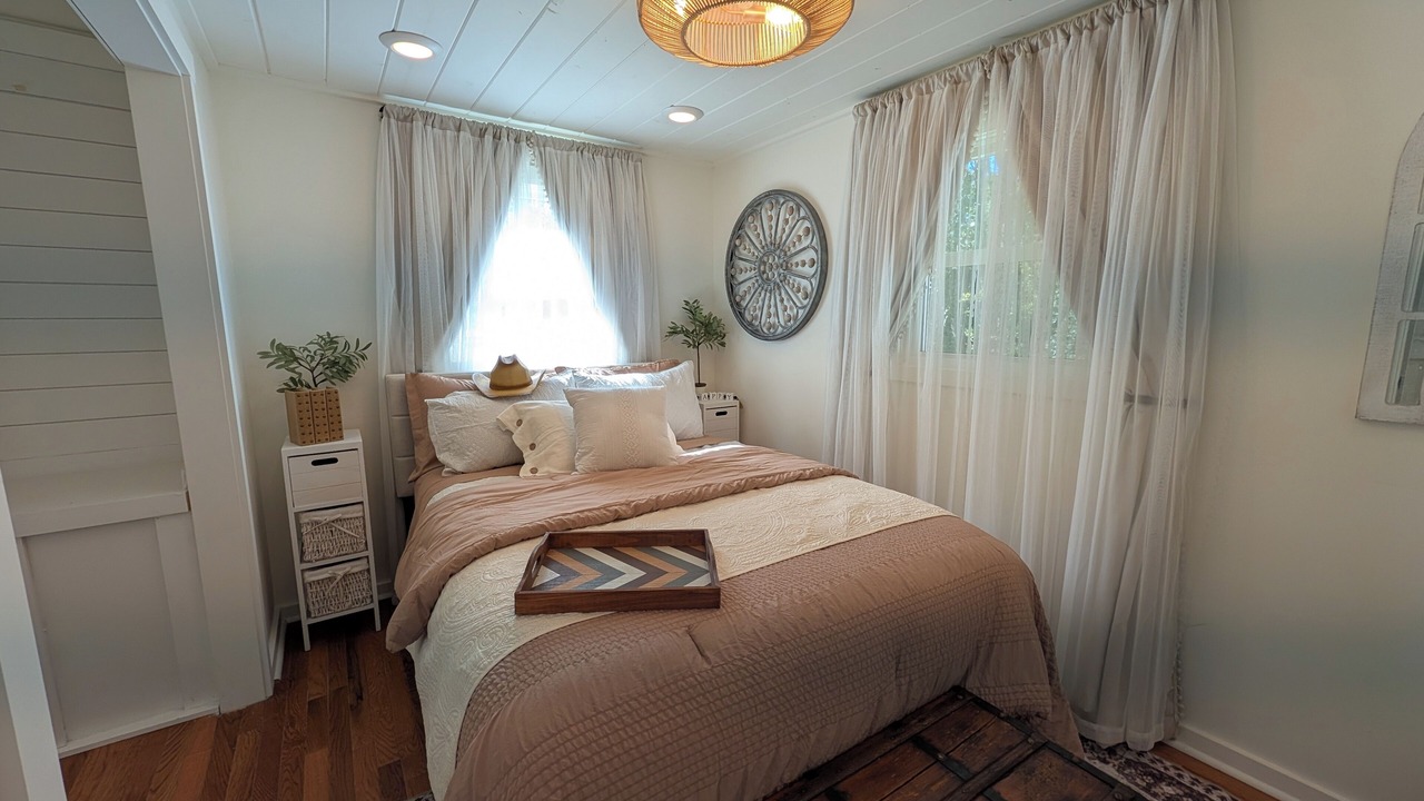 Photo of Bedroom in Kodak